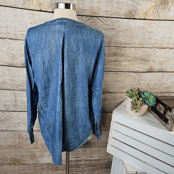 Lou & Grey Women's Split Neck Roll Tab Sleeve Chambray Top Size Extra Small - Picture 2 of 7